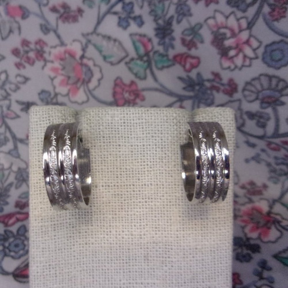 Vintage Silver Plated Textured Hoop Screw Back Earrings